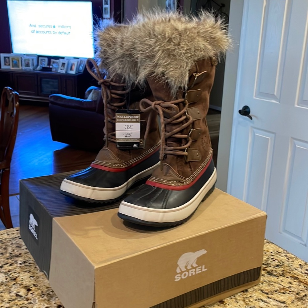 Never worn great boots for winter and fall waterproof, cute fur on top, lace up